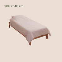 Earthle aardingsdekbedovertrek op bed, 200 x 140 cm